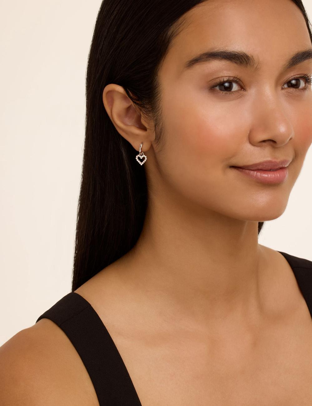 Boucles d'Oreilles Ted Baker AMORA - Crystal Open Heart Huggie Femme Argent | Paris  13468-ZYHT