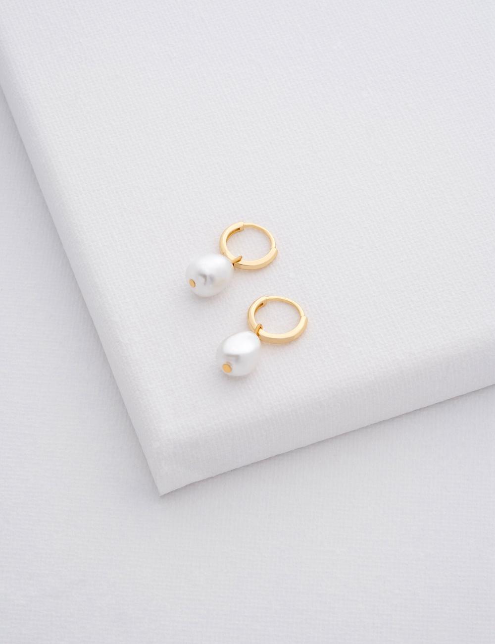 Boucles d'Oreilles Ted Baker PERIAA - Pearl Drop Pendant Huggie Femme Doré | Paris  16840-FHON