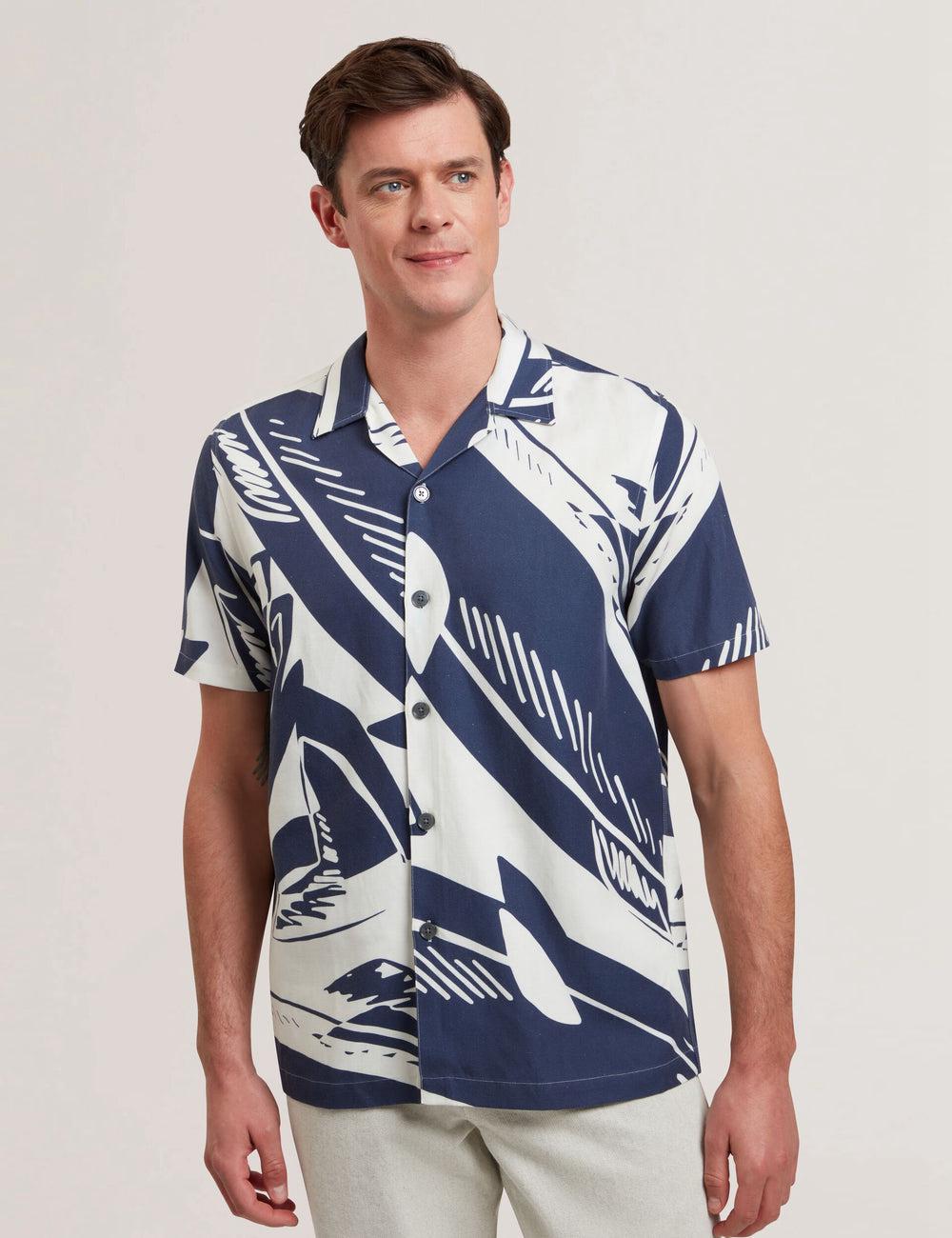 Chemises Ted Baker HEUKELS - Short Sleeve Relaxed Fish Print Homme Bleu Marine | Paris  52071-HLEA