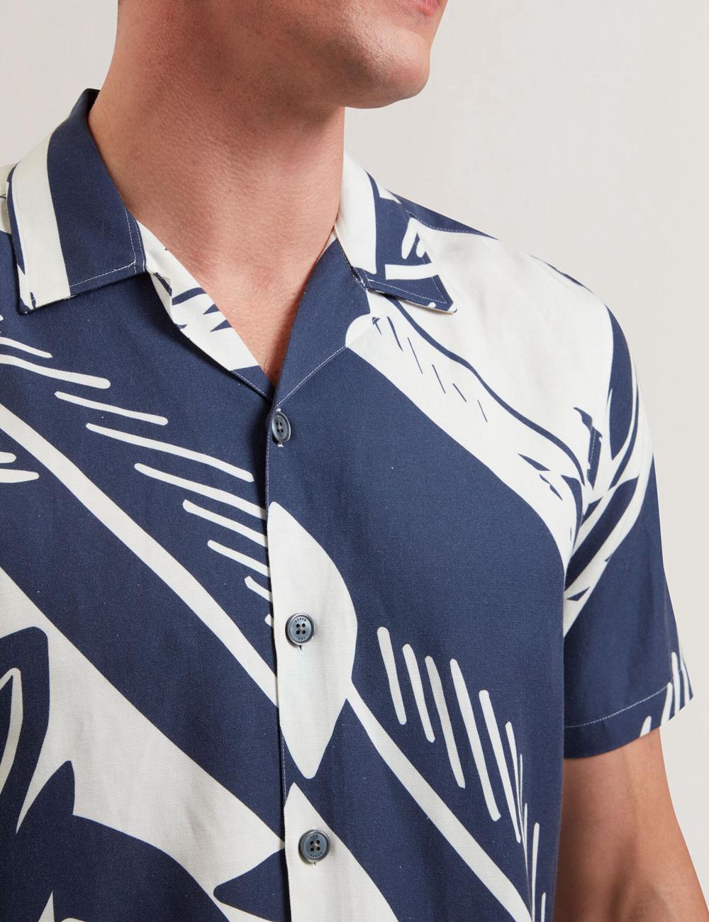 Chemises Ted Baker HEUKELS - Short Sleeve Relaxed Fish Print Homme Bleu Marine | Paris  52071-HLEA