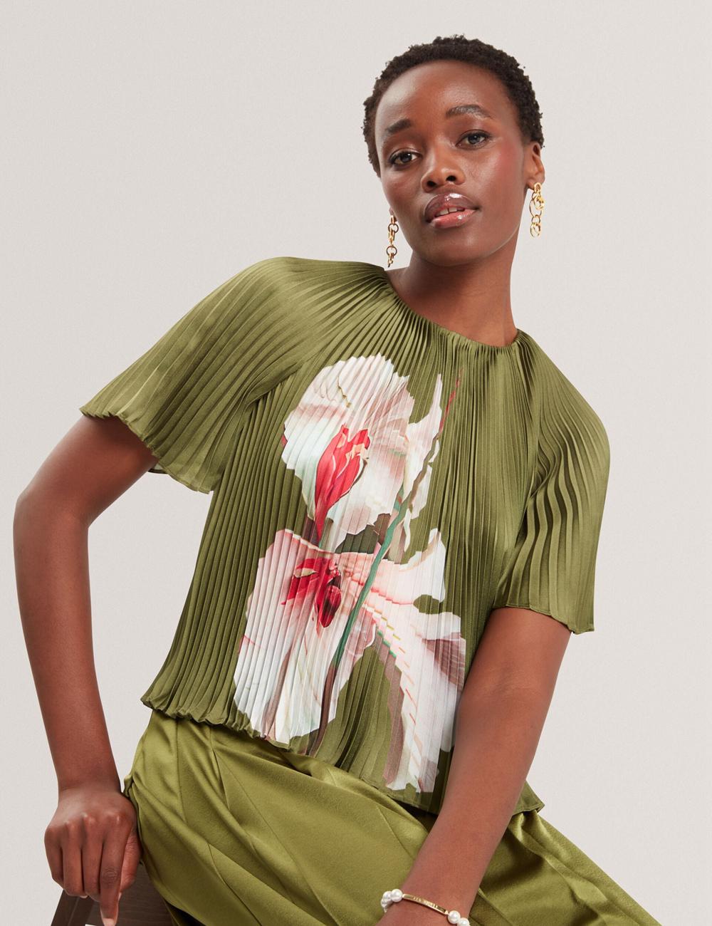 Chemisier Ted Baker LIONAA - Floral Graphic Pleated Satin Short Sleeve Femme Vert | Paris  65471-ZXJV