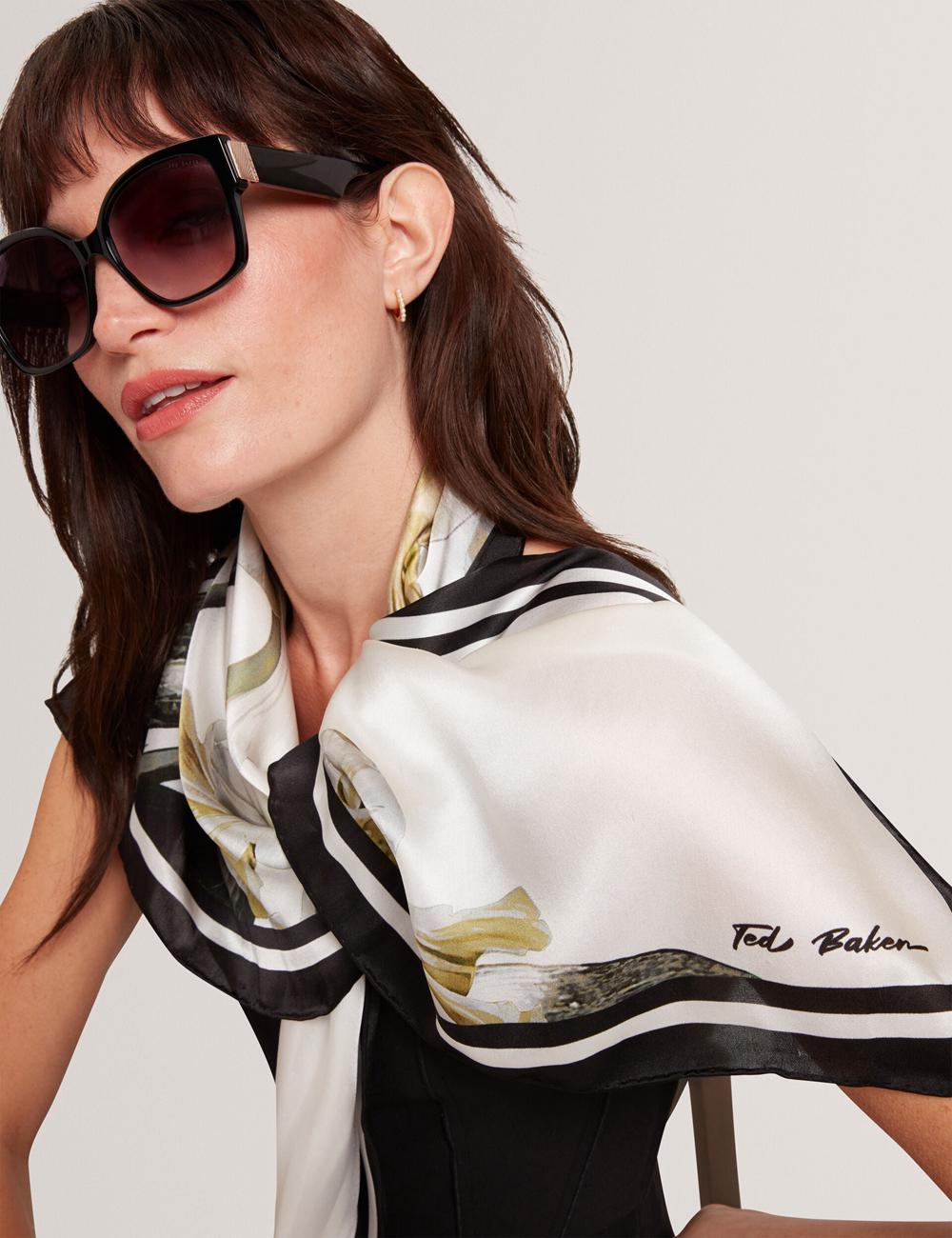 Echarpes Ted Baker IRISSI - Floral Graphic Print Square Silk Femme Ecru | Paris  04521-FMAQ