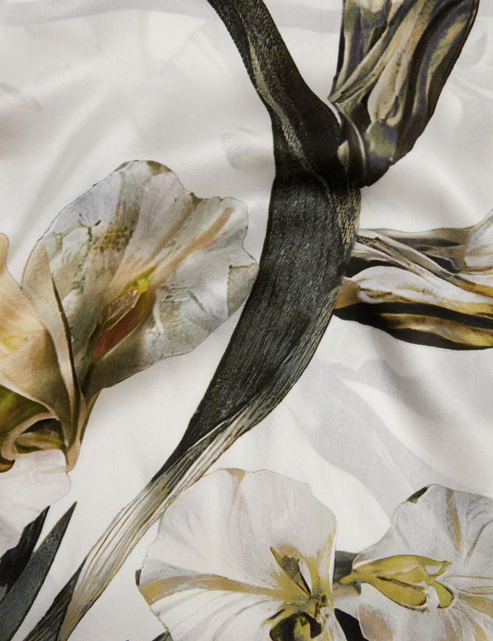 Echarpes Ted Baker IRISSI - Floral Graphic Print Square Silk Femme Ecru | Paris  04521-FMAQ