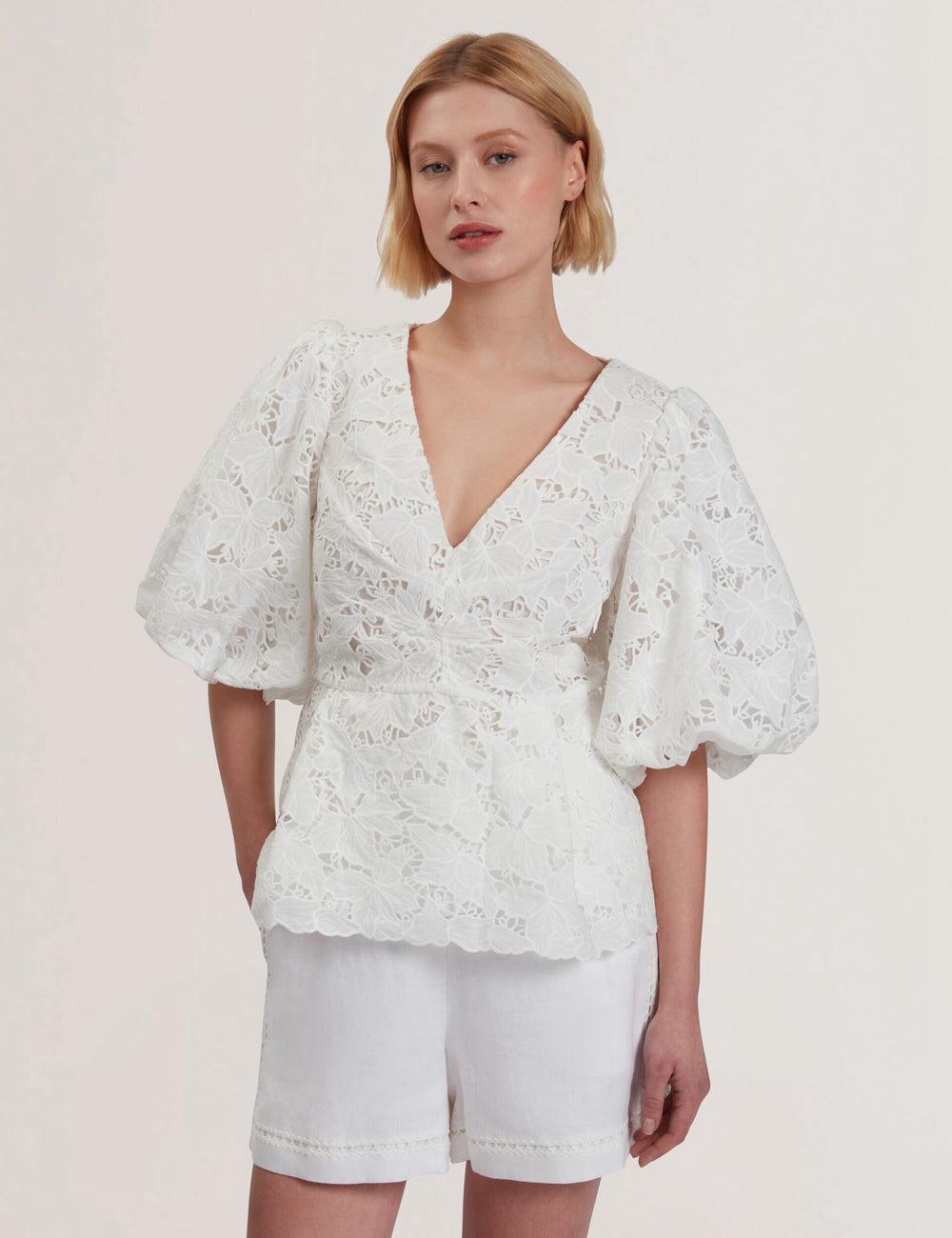 Hauts Ted Baker ELLARI - Lace Puff Sleeve V-Neck Peplum Femme Blanche | Paris  24076-GYCA