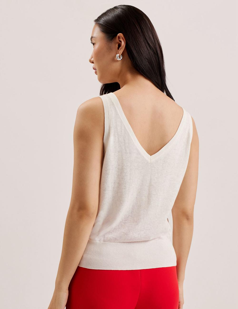 Hauts Ted Baker HEIDIII - Printed Panel V-Neck Knitted Vest Femme Ivory | Paris  16057-OXKA