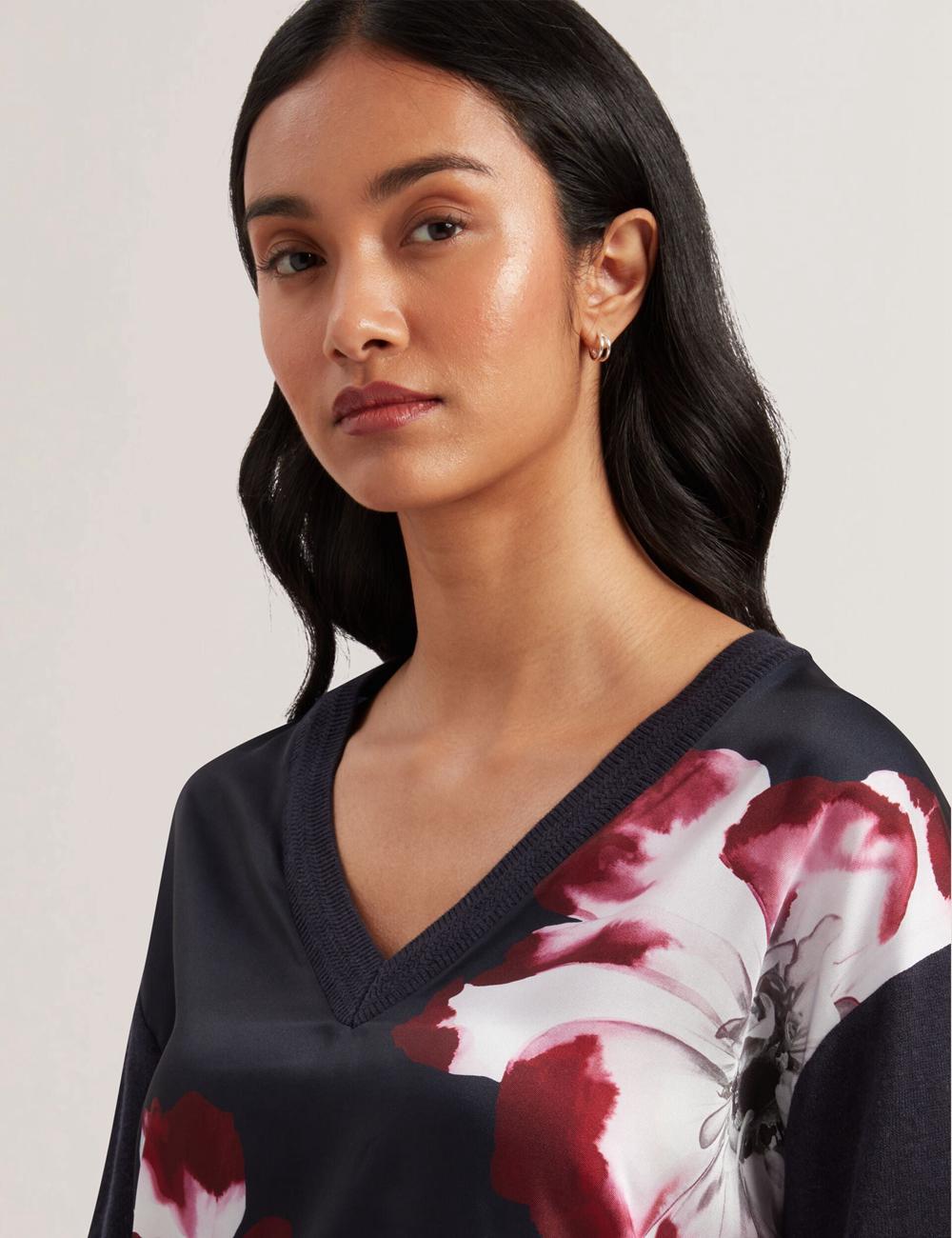 Pulls Ted Baker CASEYJ - Printed Woven Front V-Neck Femme Bleu Marine | Paris  17892-ZGME