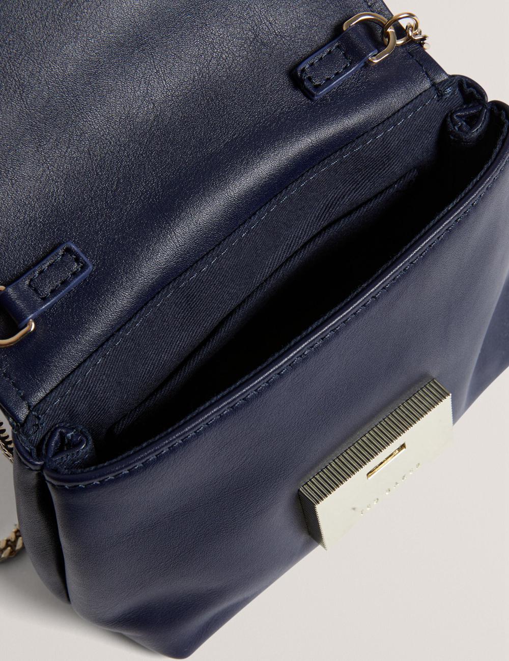 Sac Bandoulière Ted Baker DEMNI - Mini Leather Fold Over Chain Femme Bleu Marine | Paris  62548-TCRJ