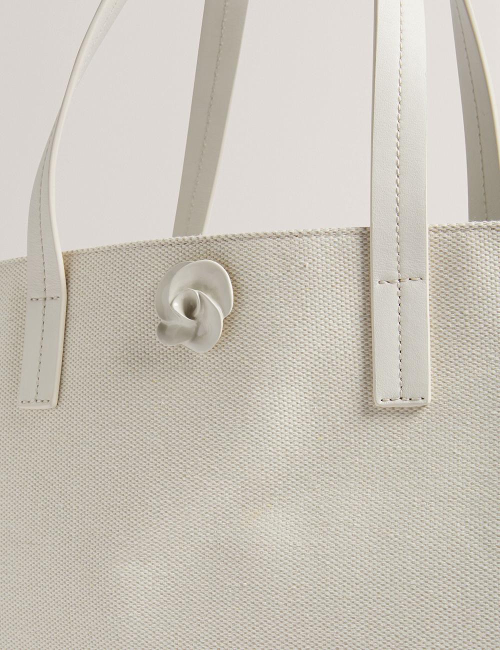Sacs Fourre Tout Ted Baker AUDOS - Rose Detail Wide Canvas Femme Ecru | Paris  59160-VZWQ