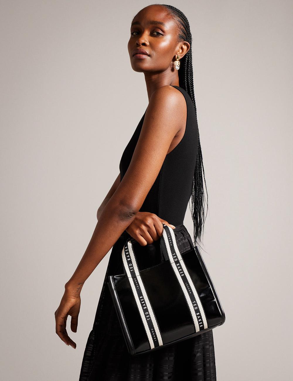 Sacs Fourre Tout Ted Baker CELIANE - Branded Webbing Patent Small Femme Noir | Paris  13785-SUYO