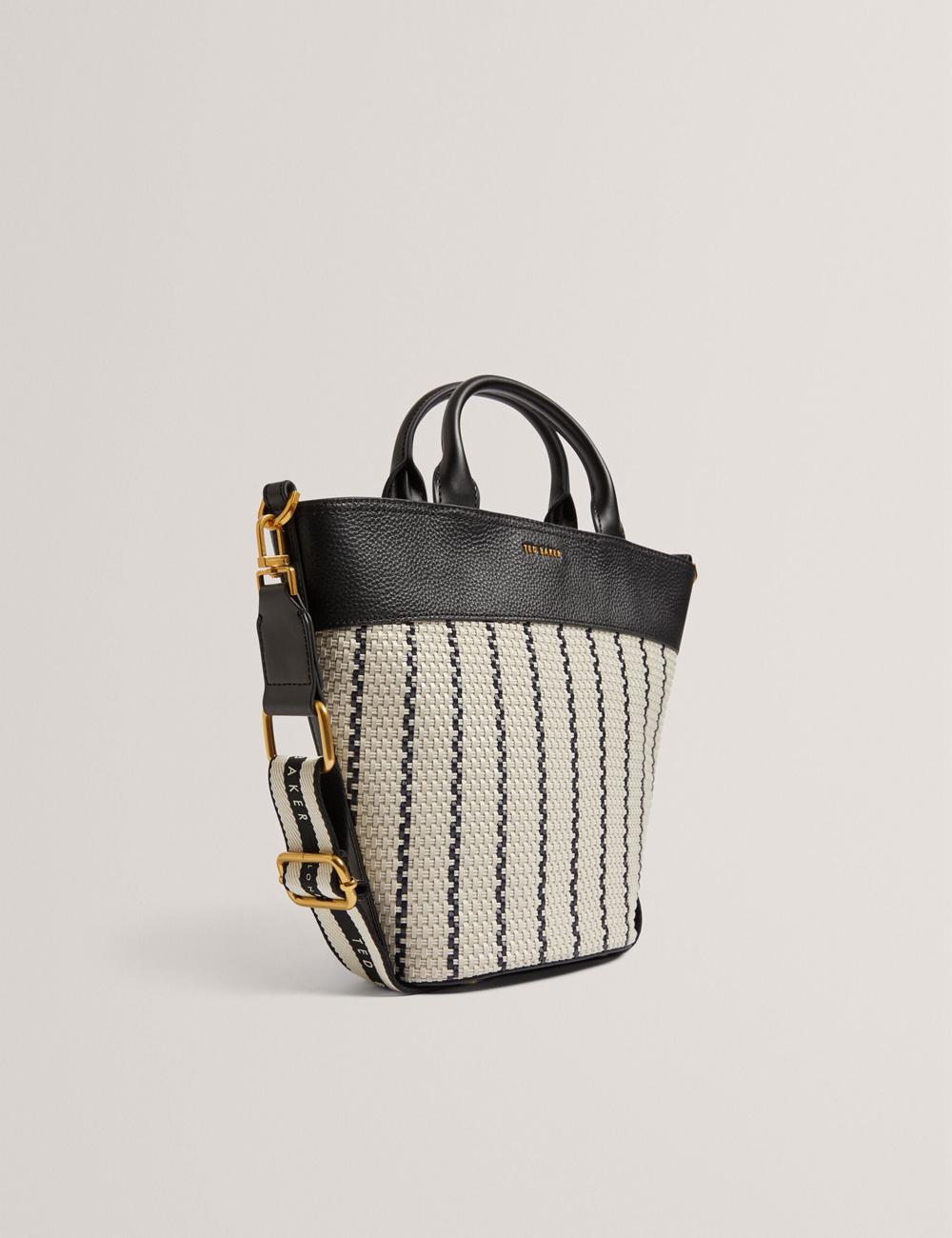 Sacs Fourre Tout Ted Baker RIVERI - Woven Leather Trim Bucket With Webbing Strap Femme Bleu Marine | Paris  78304-ABZH