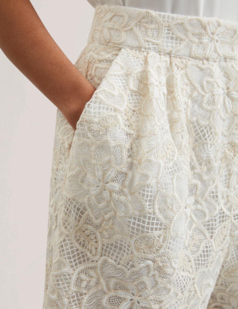 Short Ted Baker BOWIA - Lace High Waisted Tailored Femme Ivory | Paris  10584-OSAL