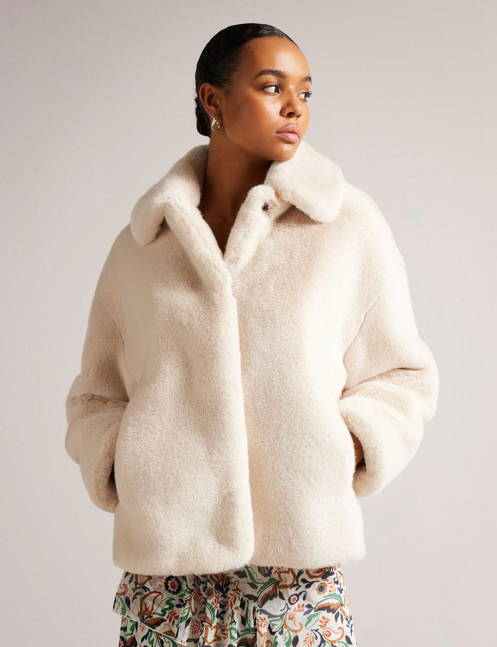 Vestes Ted Baker LILIAM - Faux Fur Collared Short Coat Femme Ivory | Paris  86973-YCJK